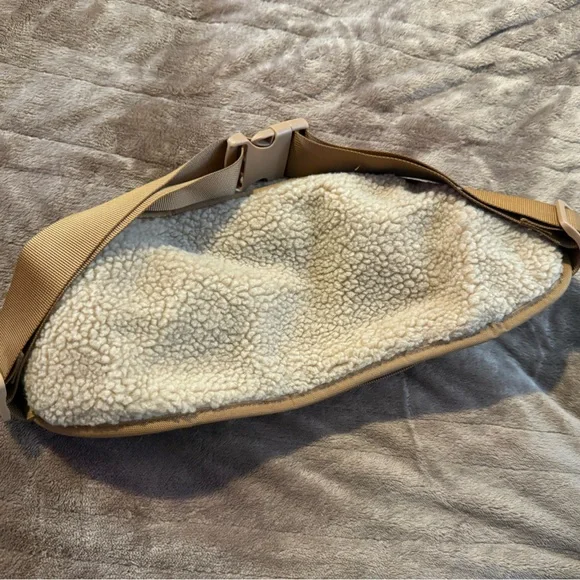 Time and Tru Fleece Lined Fanny Pack Tan/ Beige - Picture 3 of 4